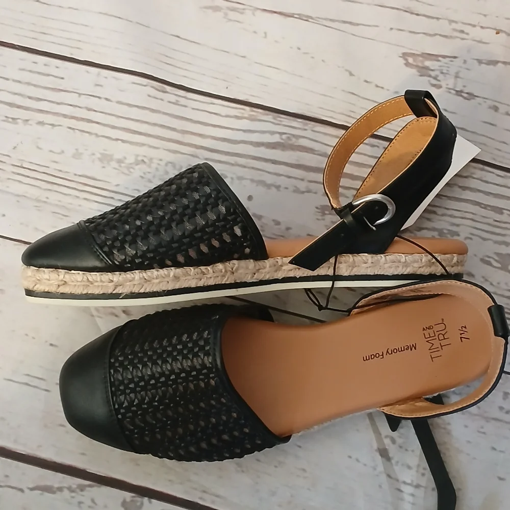 Time and Tru women's vinyl espadrille black size 7 1/2, Missing Strap